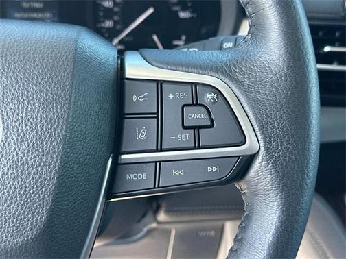 2021 Toyota Sienna XLE 8 Passenger