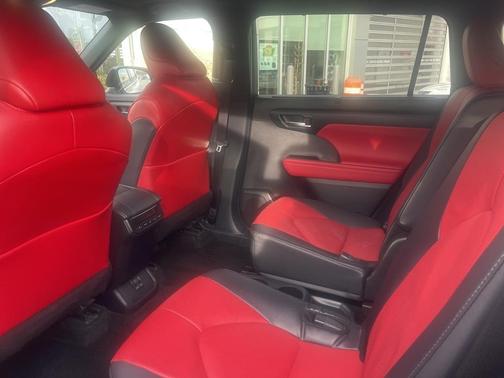 2025 Toyota Highlander XSE