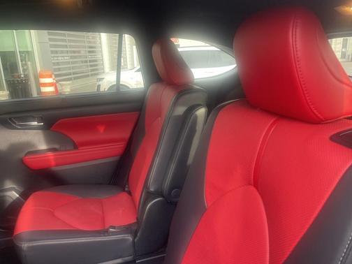 2025 Toyota Highlander XSE