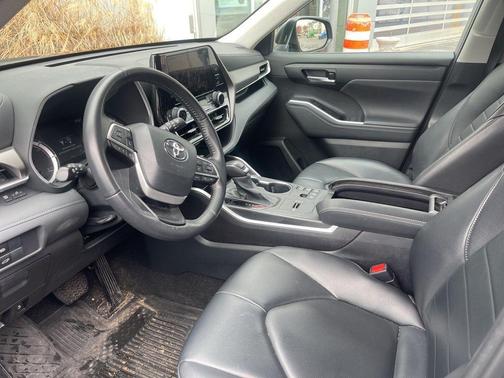 2023 Toyota Highlander Hybrid XLE