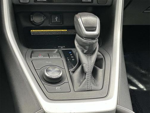 2021 Toyota RAV4 Hybrid SE