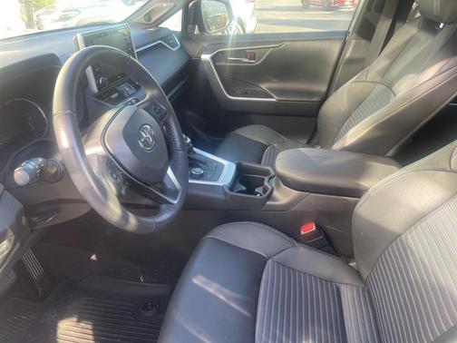 2021 Toyota RAV4 Hybrid SE