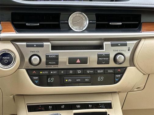 2013 Lexus ES 300h Base