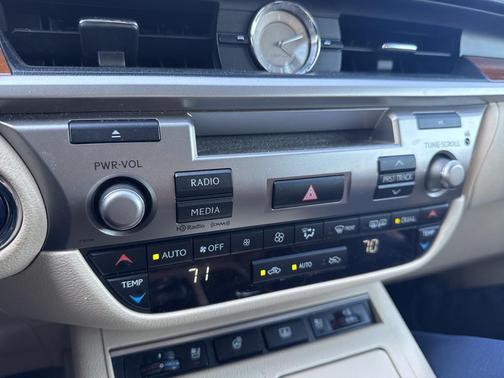 2013 Lexus ES 300h Base