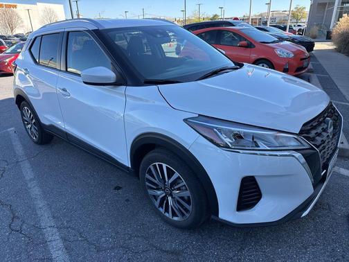 Aspen White Tricoat 2023 Nissan Kicks SV