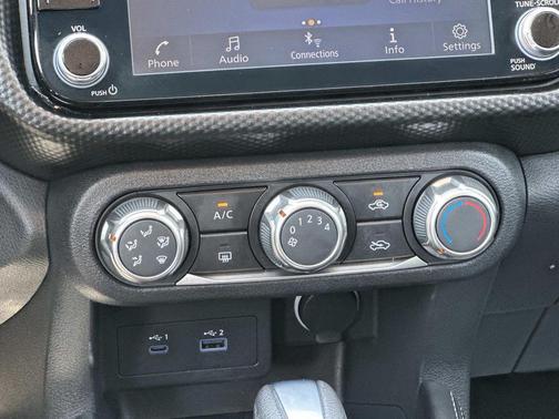 Aspen White Tricoat 2023 Nissan Kicks SV