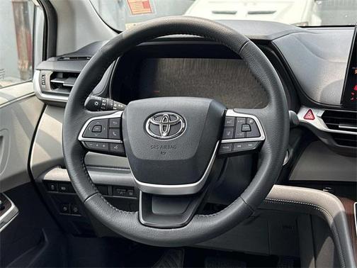 2023 Toyota Sienna XLE 7 Passenger