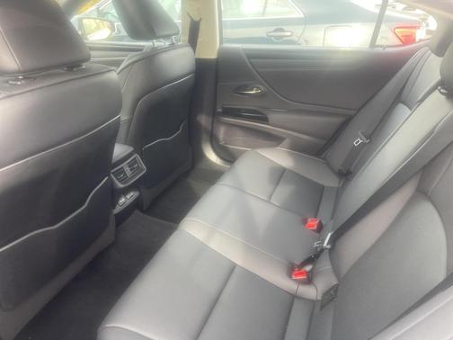 2023 Lexus ES 350 Base