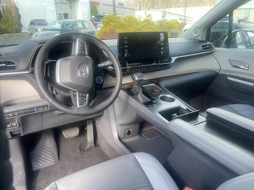 2022 Toyota Sienna Limited