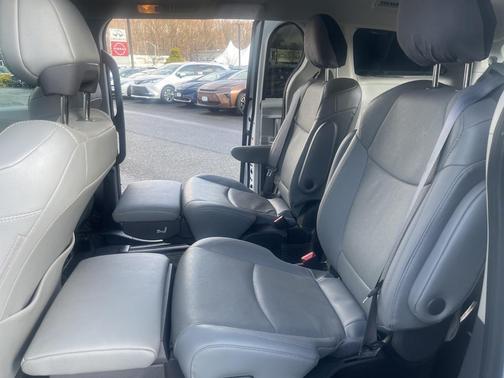 2022 Toyota Sienna Limited