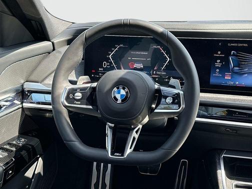 Mineral White Metallic 2024 BMW 760 xDrive