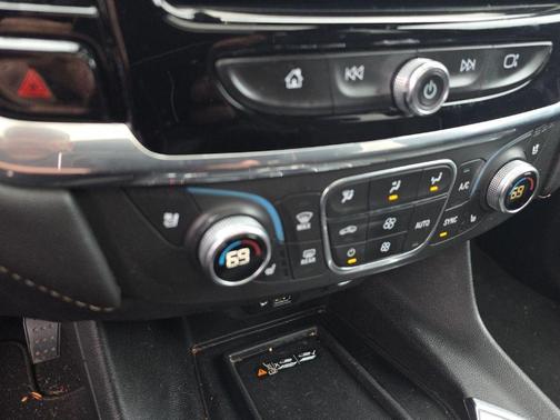 Mosaic Black Metallic 2023 Chevrolet Traverse Premier