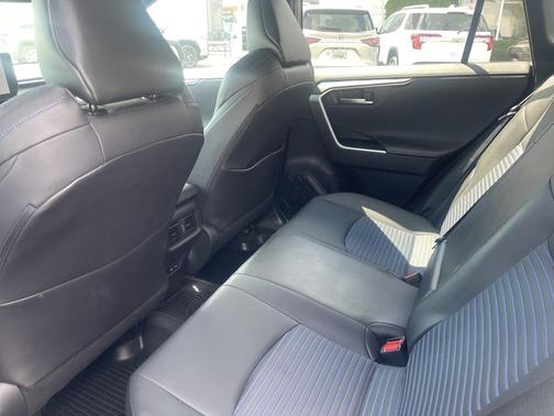 2023 Toyota RAV4 Hybrid SE