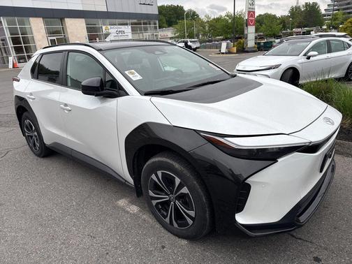 Wind Chill Pearl 2025 Toyota bZ4X XLE