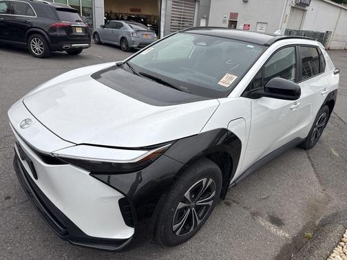 Wind Chill Pearl 2025 Toyota bZ4X XLE