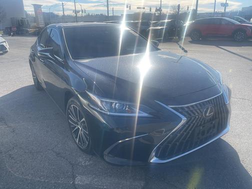 2024 Lexus ES 300h Base