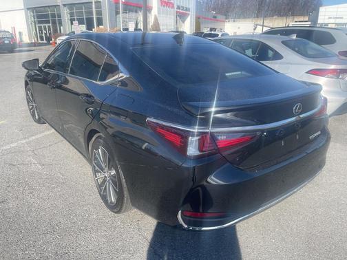 2024 Lexus ES 300h Base