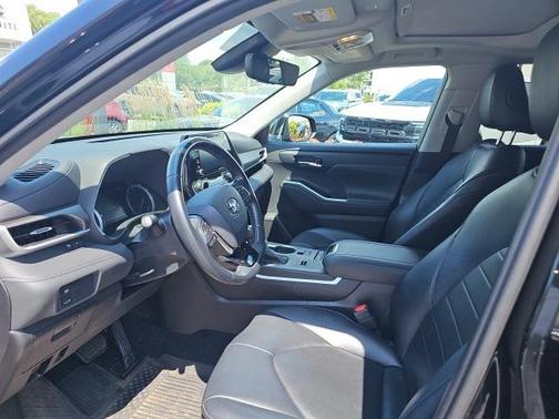 2021 Toyota Highlander Hybrid XLE