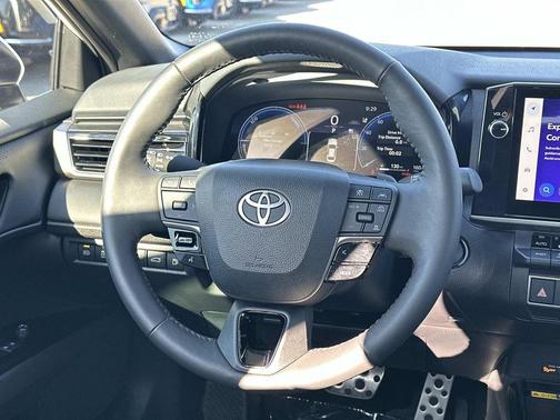 Wind Chill Pearl 2025 Toyota Camry XSE