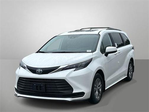 2025 Toyota Sienna LE