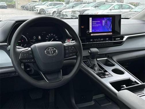 2025 Toyota Sienna LE