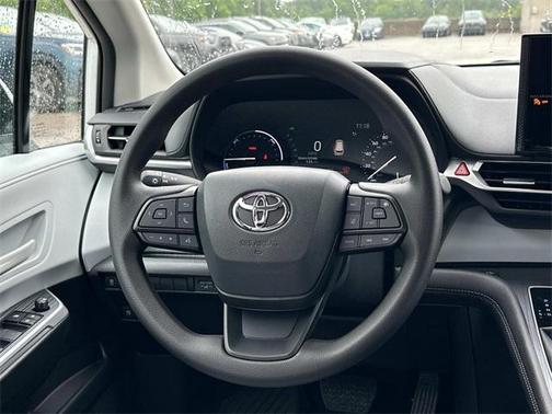 2025 Toyota Sienna LE