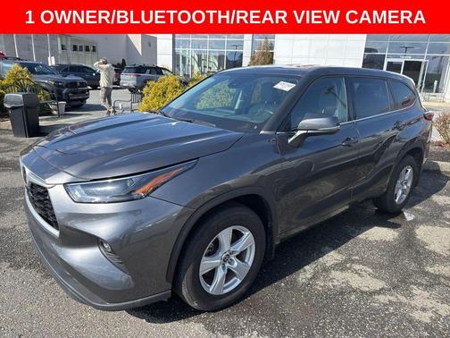 Magnetic Gray Metallic 2022 Toyota Highlander LE