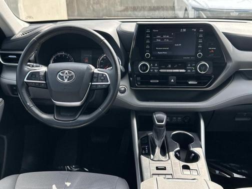 Magnetic Gray Metallic 2022 Toyota Highlander LE