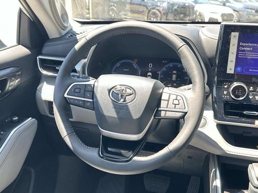 Wind Chill Pearl 2026 Toyota Highlander Hybrid Platinum