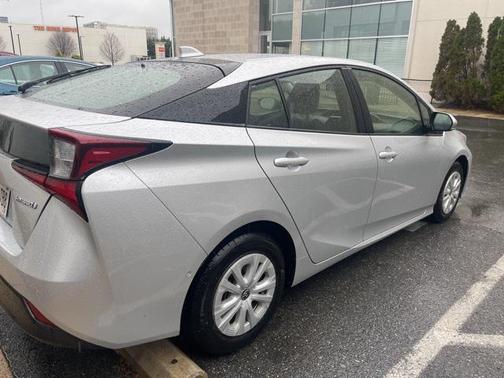 2022 Toyota Prius LE