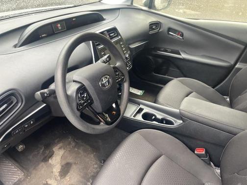 2022 Toyota Prius LE