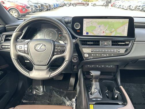 2025 Lexus ES 300h Luxury