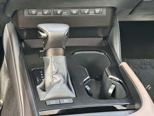 2025 Lexus ES 300h Luxury