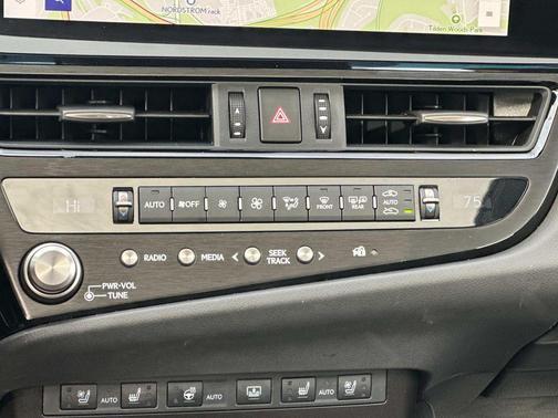 2025 Lexus ES 300h Luxury