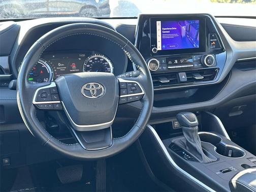 2023 Toyota Highlander Hybrid LE