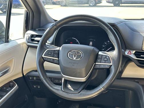2024 Toyota Sienna XLE