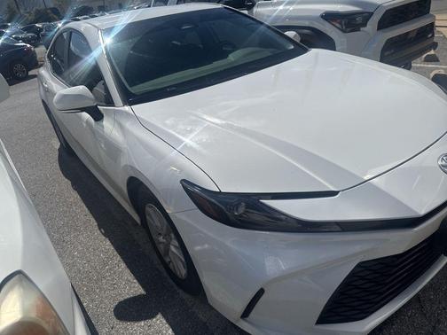 Ice Cap 2025 Toyota Camry LE