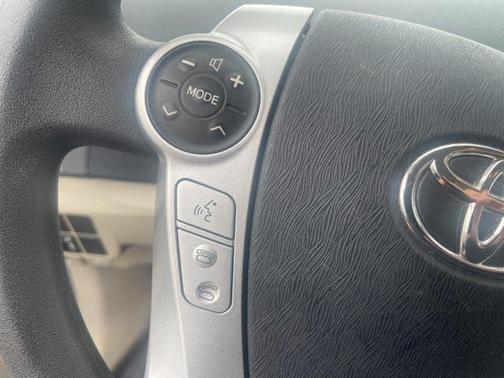 2010 Toyota Prius III