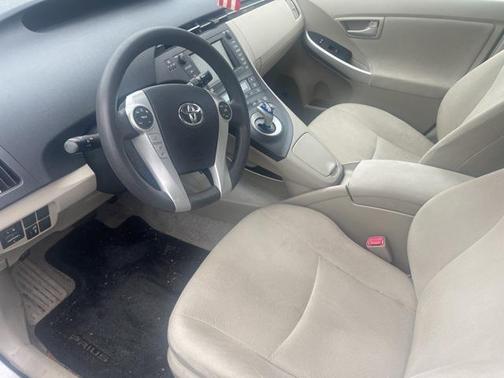 2010 Toyota Prius III
