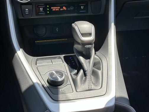 Blizzard Pearl 2021 Toyota RAV4 Hybrid Limited