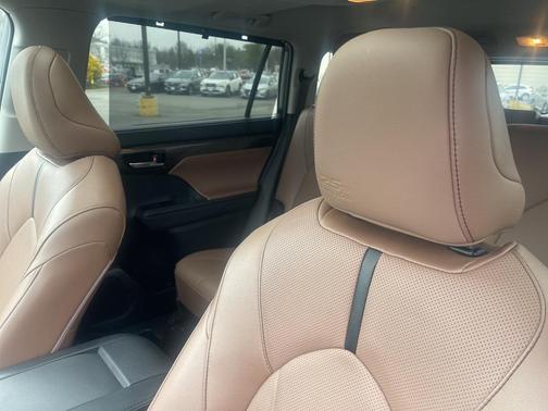 2025 Toyota Highlander Hybrid Limited