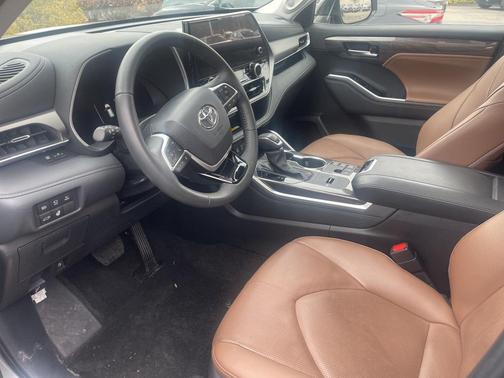 2025 Toyota Highlander Hybrid Limited