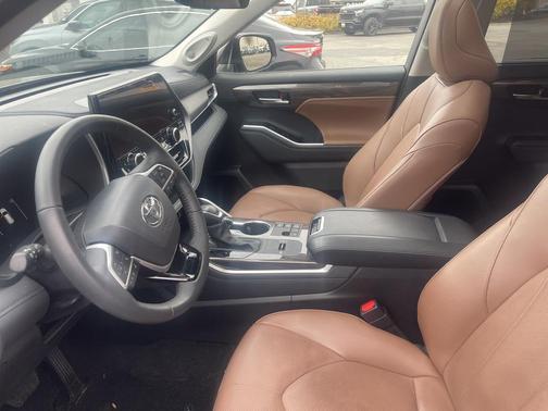 2025 Toyota Highlander Hybrid Limited