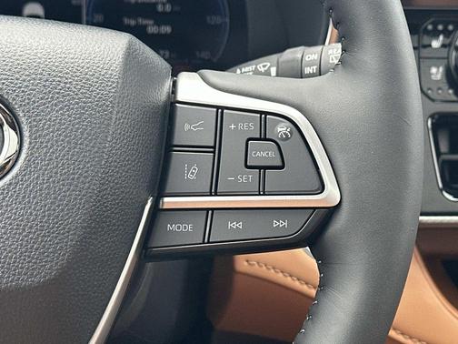 Midnight Black Metallic 2026 Toyota Highlander Hybrid Platinum