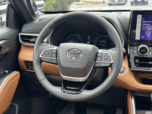 Midnight Black Metallic 2026 Toyota Highlander Hybrid Platinum