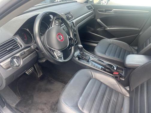 2017 Volkswagen Passat 1.8T SEL Premium