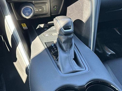 2022 Toyota Venza LE