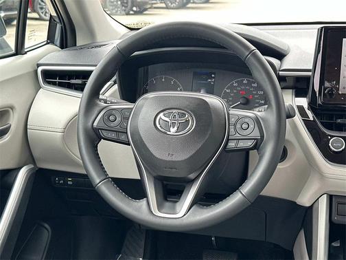2025 Toyota Corolla Cross LE