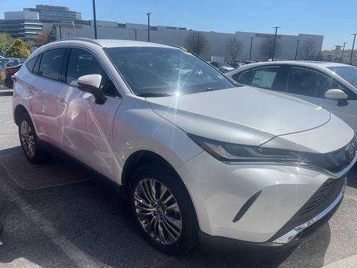 Wind Chill Pearl 2024 Toyota Venza XLE