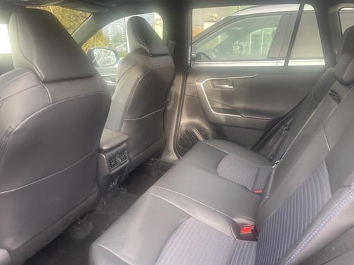 2025 Toyota RAV4 Hybrid SE